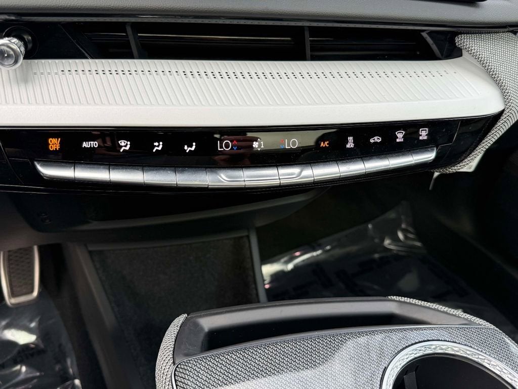 2025 Cadillac OPTIQ Luxury 2