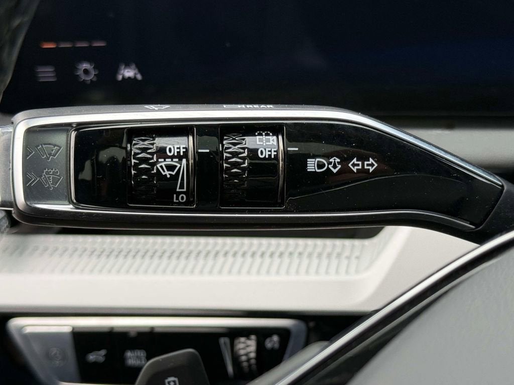 2025 Cadillac OPTIQ Luxury 2