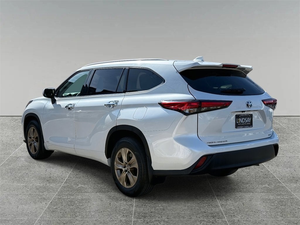 2022 Toyota Highlander Hybrid Bronze Edition