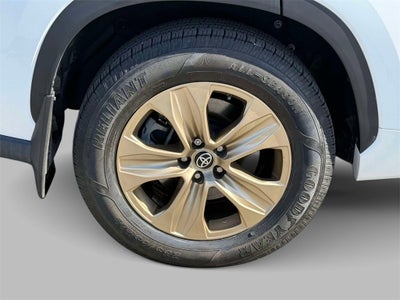 2022 Toyota Highlander Hybrid Bronze Edition