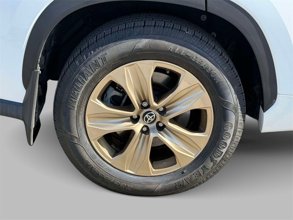 2022 Toyota Highlander Hybrid Bronze Edition