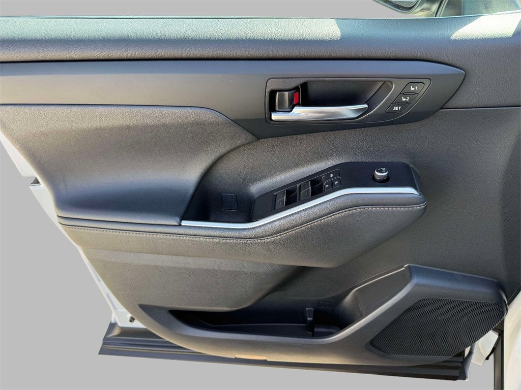 2022 Toyota Highlander Hybrid Bronze Edition