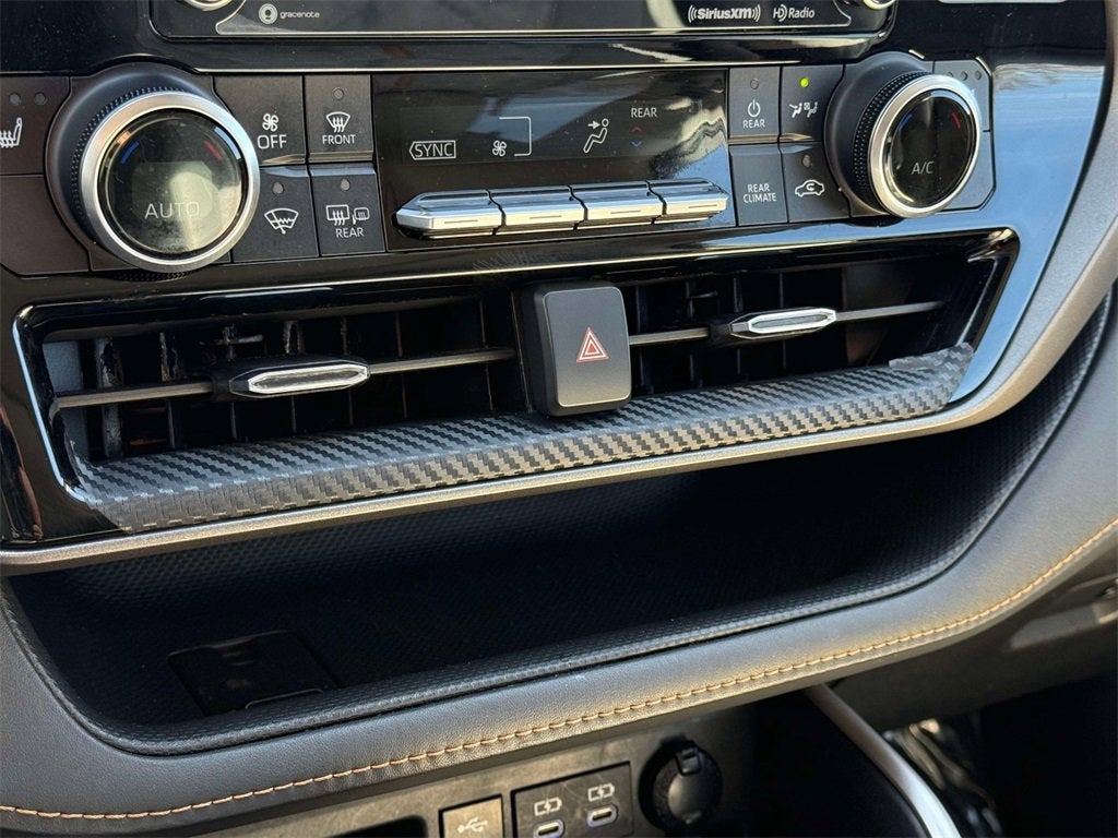 2022 Toyota Highlander Hybrid Bronze Edition