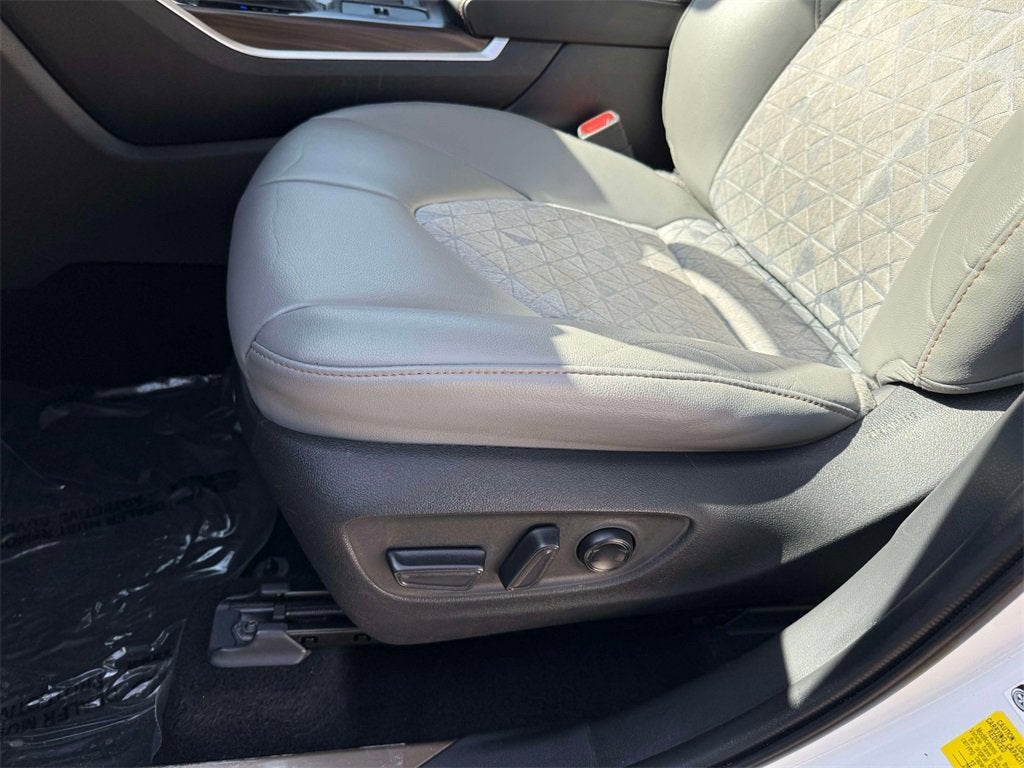 2022 Toyota Highlander Hybrid Bronze Edition