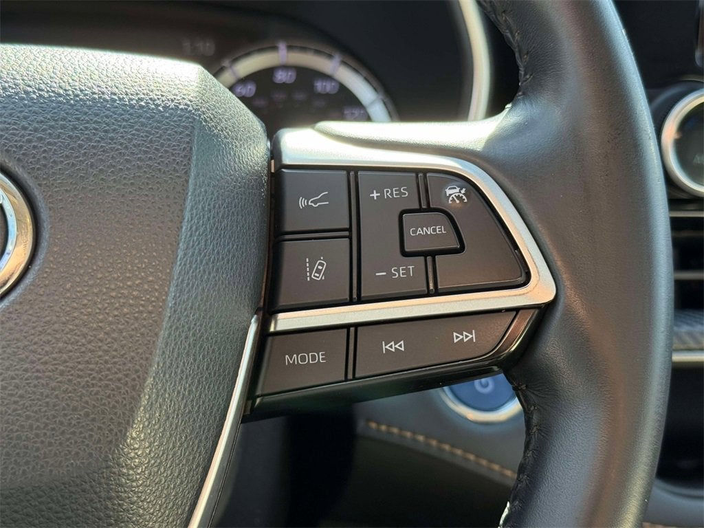 2022 Toyota Highlander Hybrid Bronze Edition