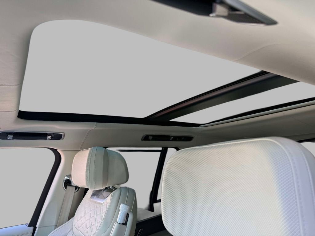 2024 Land Rover Range Rover SV