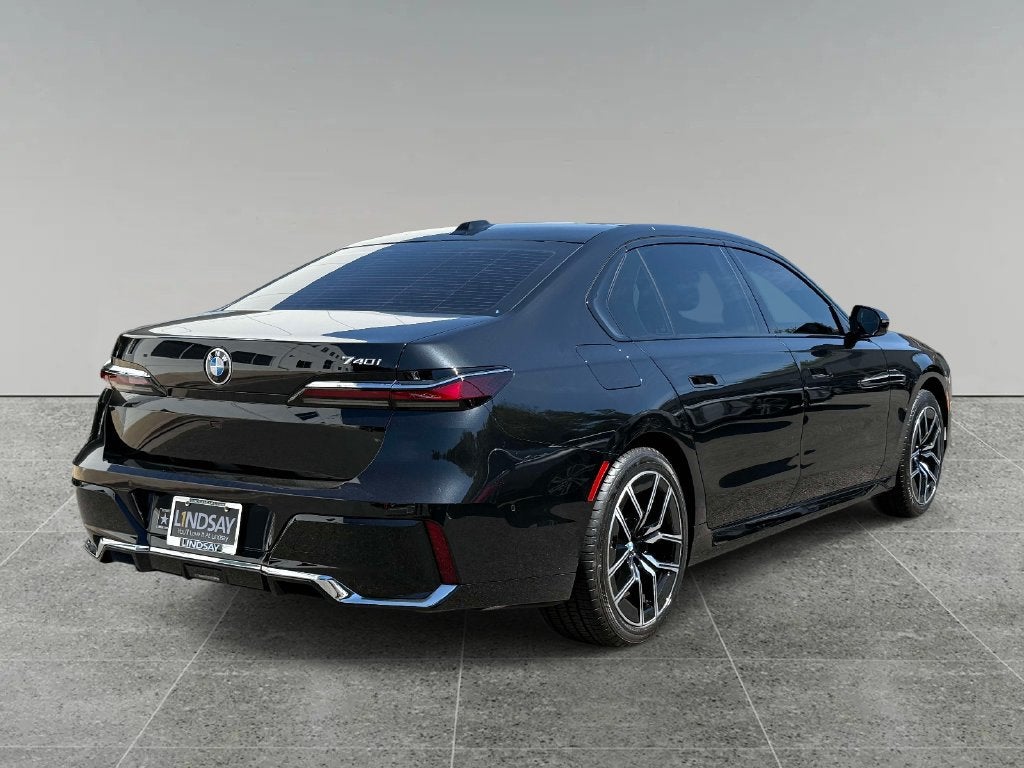 2023 BMW 7 Series 740i