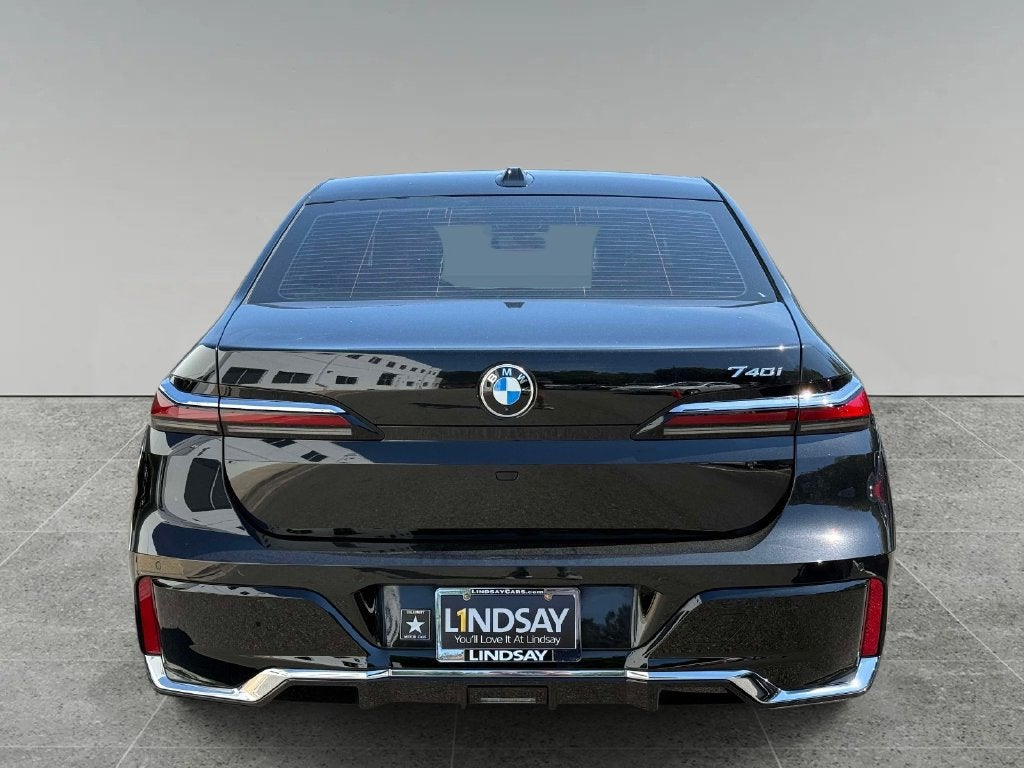 2023 BMW 7 Series 740i
