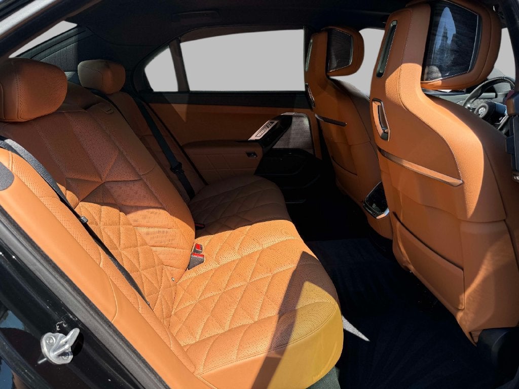 2023 BMW 7 Series 740i