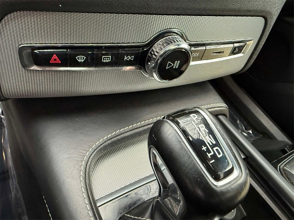 2020 Volvo XC90 R-Design